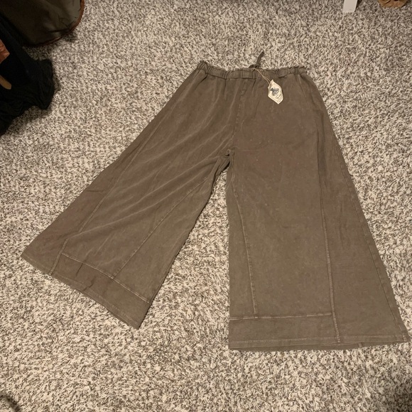 BNWT | Easel Signature Flowy Wide Leg Pants - Picture 2 of 6